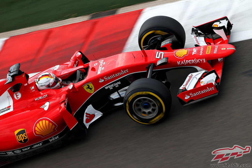 Sebastian Vettel espera pelear con Williams en carrera
