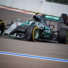 Nico Rosberg avanza hacia la pole con el W06