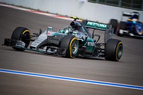 Nico Rosberg avanza hacia la pole con el W06