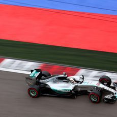 Lewis Hamilton prueba el superblando en Rusia