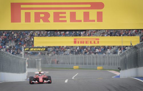 Kimi Räikkönen suma una nueva vuelta en Rusia