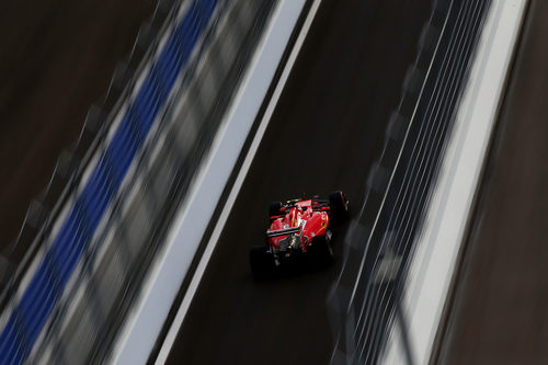 Kimi Räikkönen entra en boxes en Sochi