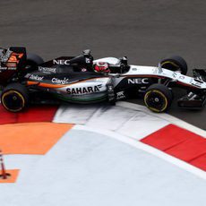 Nico Hulkenberg trazando una curva