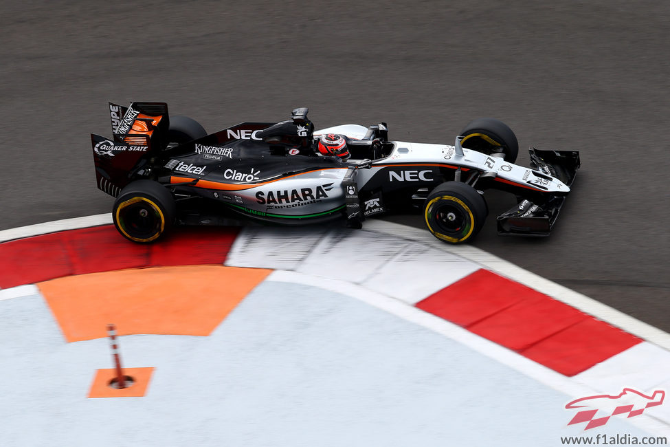 Nico Hulkenberg trazando una curva