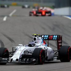 Valtteri Bottas abre hueco respecto de los pilotos de Ferrari