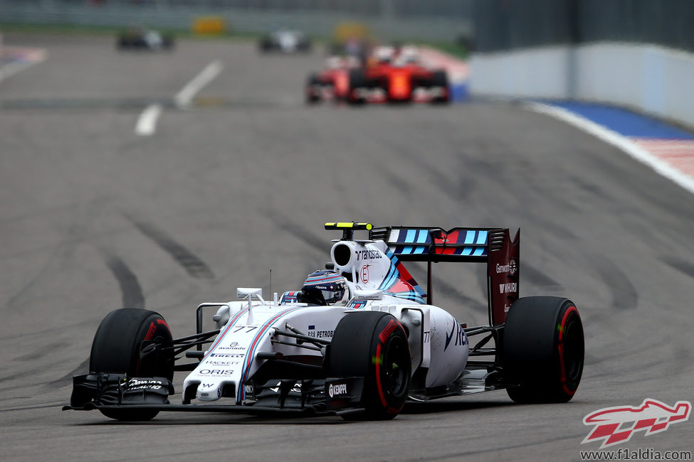 Valtteri Bottas abre hueco respecto de los pilotos de Ferrari