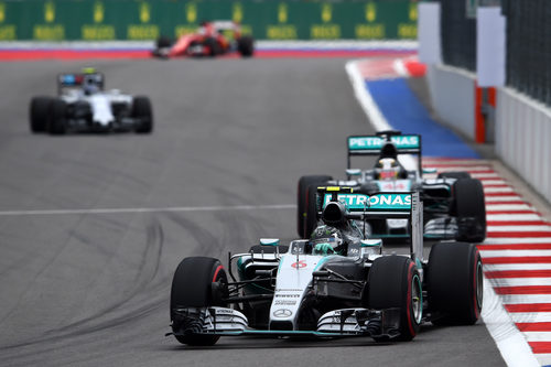 Rosberg completa unas primera vueltas estupendas con su monoplaza