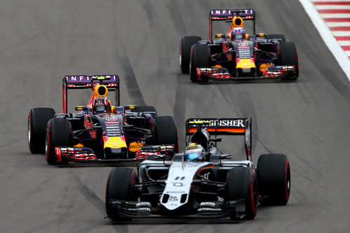 Los pilotos de Red Bull lucharon para recuperar posiciones