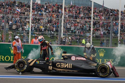 Romain Grosjean abandona