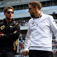Romain Grosjean y Jenson Button en el drivers' parade