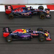 Carlos Sainz luchando con Daniel Ricciardo