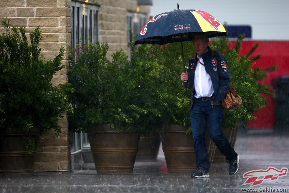 Helmut Marko tampoco se libra de la lluvia