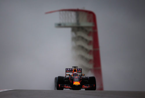 Daniel Ricciardo rueda con neumáticos de lluvia extrema