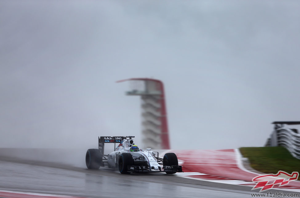 Felipe Massa prueba sensaciones con los neumáticos de lluvia extrema