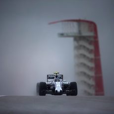 Valtteri Bottas rueda con su FW37