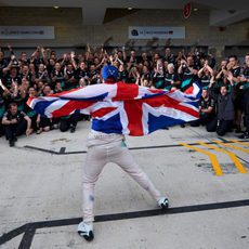 Lewis Hamilton celebra su tercer mundial de F1