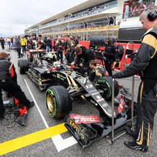 Pastor Maldonado en su posición de la parrilla antes de la salida