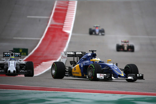 Marcus Ericsson luchando con un Williams