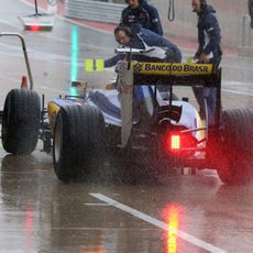 Marcus Ericsson bajo la intensa lluvia