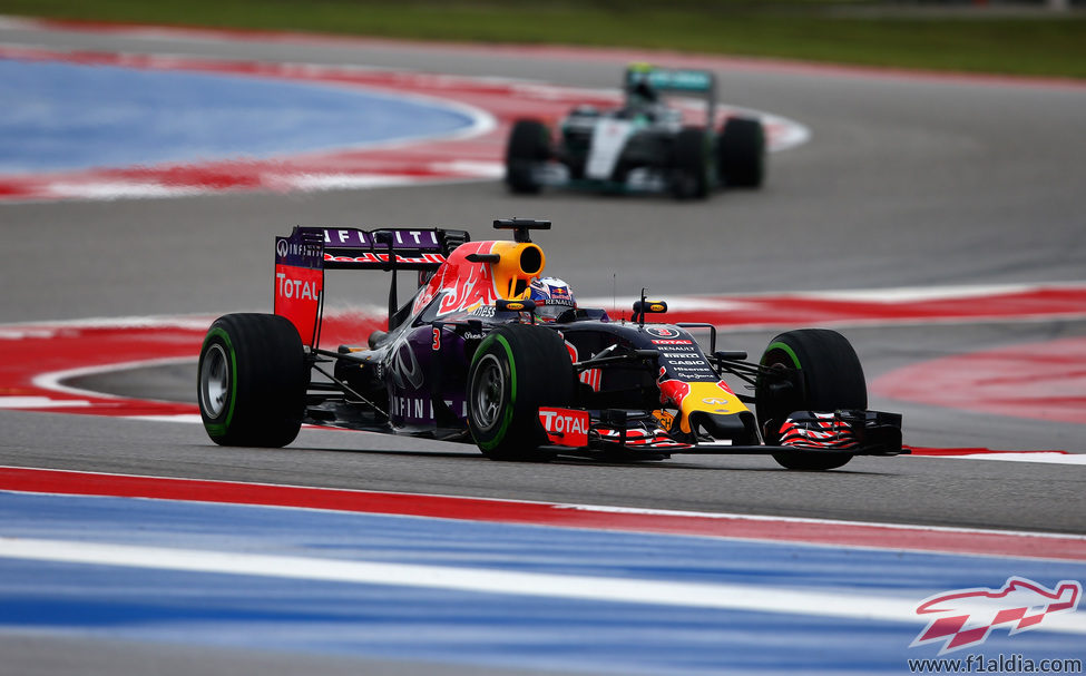 Daniel Ricciardo lideró la carrera en el GP 200 para Red Bull