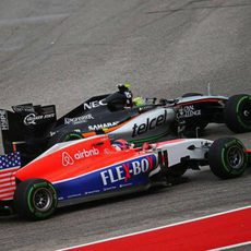 Alexander Rossi luchando con el Force India