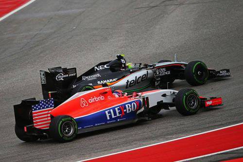 Alexander Rossi luchando con el Force India