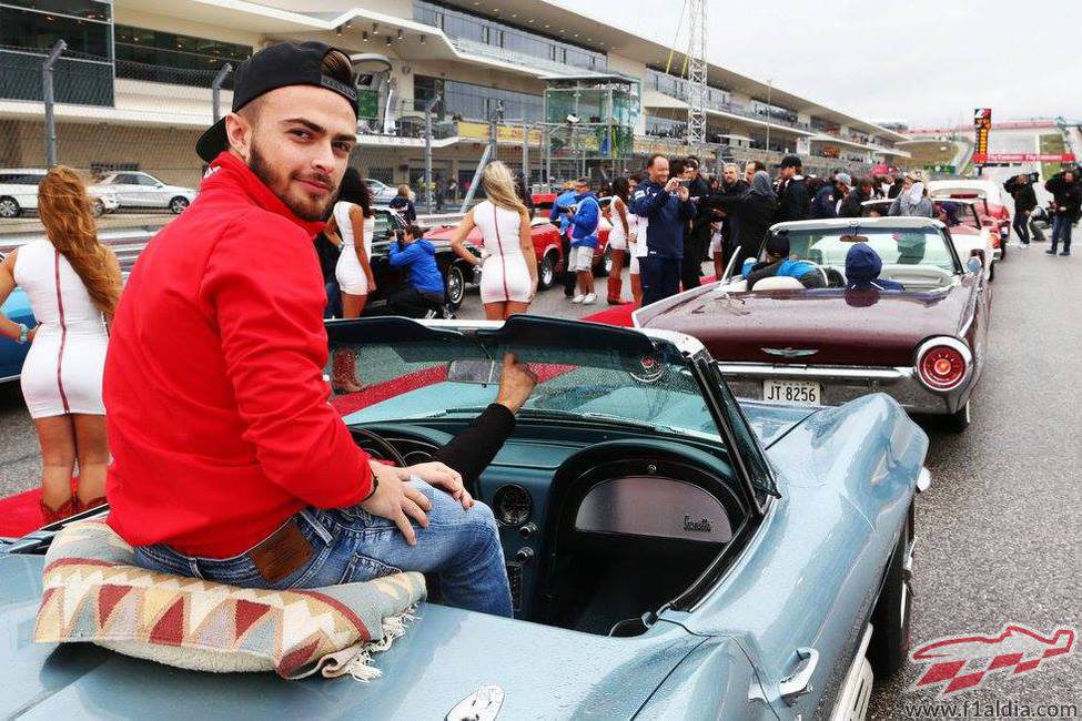 Will Stevens en el drivers parade