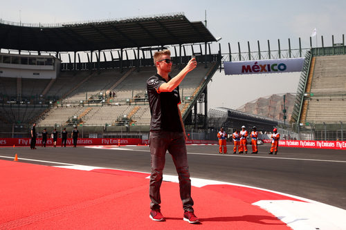 Selfie de Nico Hülkenberg en la pista de México