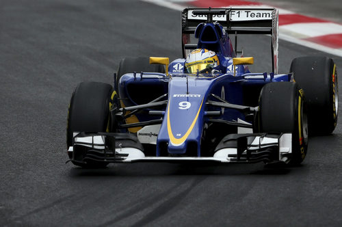 Marcus Ericsson trazando una curva en los L3