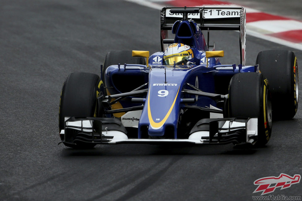 Marcus Ericsson trazando una curva en los L3