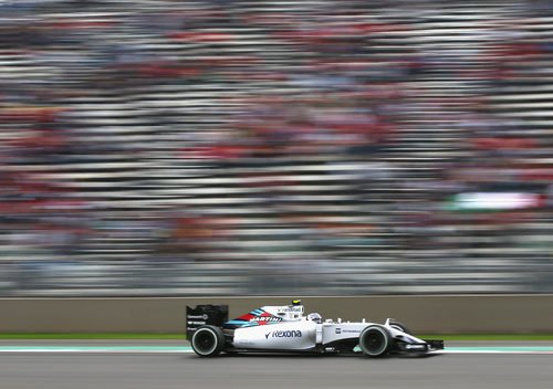 Valtteri Bottas rueda con su FW37