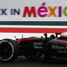 Jenson Button tuvo muchos problemas en los libres 3