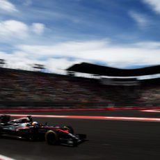 Fernando Alonso rueda en el último sector