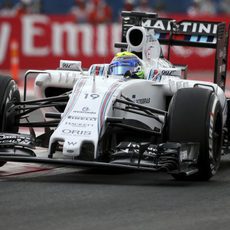 Felipe Massa ataca los bordillos en Mexico