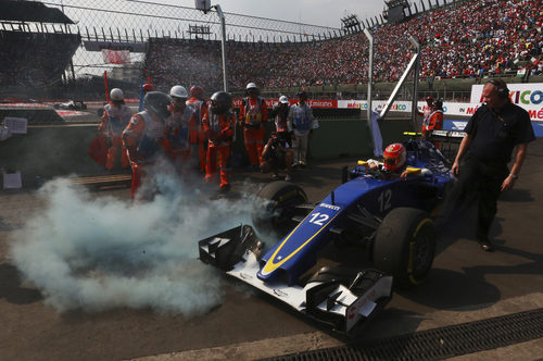 Felipe Nasr no acaba el GP de México 2015