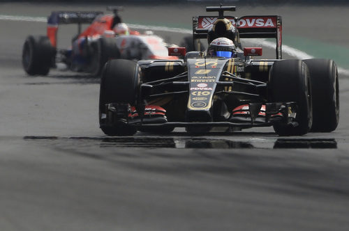 Romain Grosjean sufriendo por las altas temperaturas de los frenos