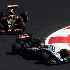 Pastor Maldonado ataca a Nico Hulkenberg