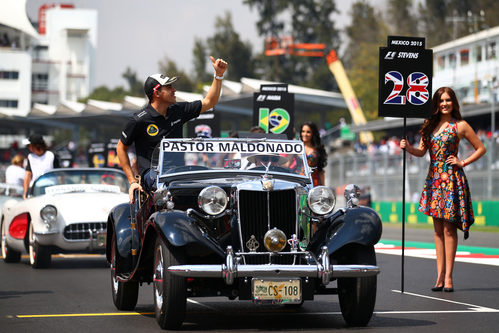 Pastor Maldonado en el drivers parade