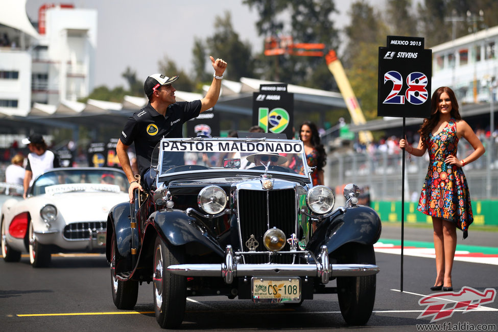 Pastor Maldonado en el drivers parade