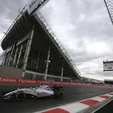 Felipe Massa en la zona del estadio