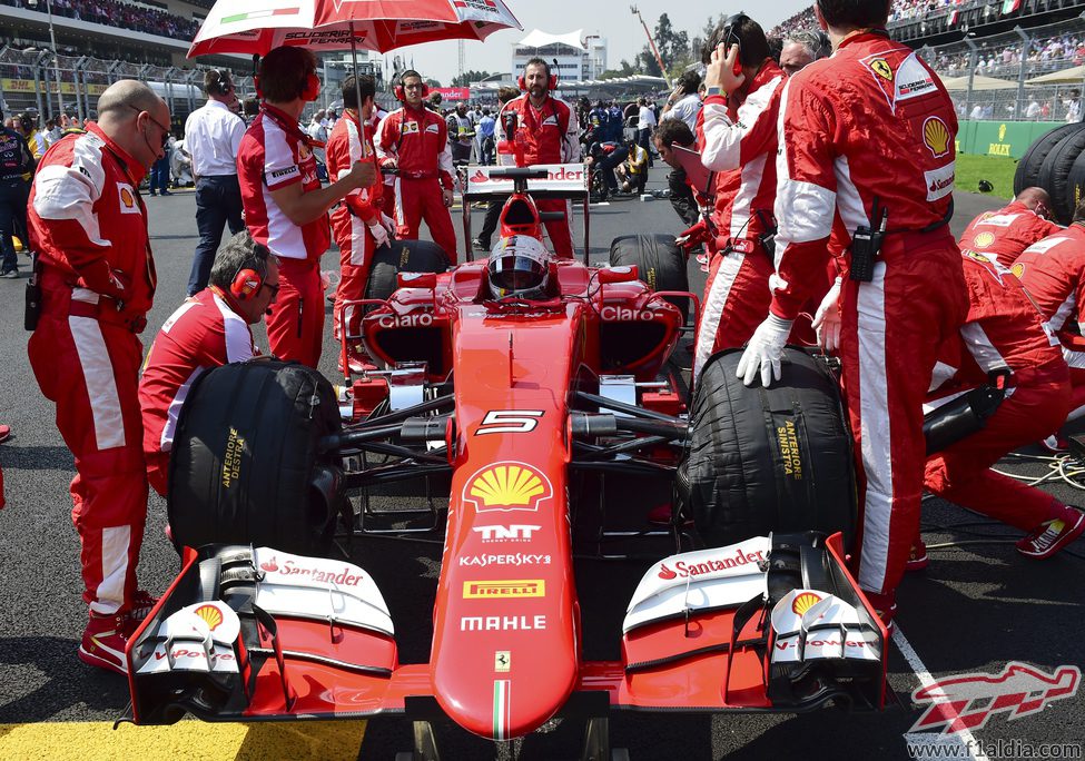 Sebastian Vettel en su posición de la parrilla