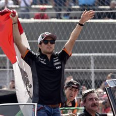 Sergio Pérez en el drivers parade