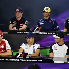 Los pilotos en la rueda de prensa de la FIA