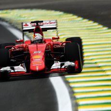 Sebastian Vettel subiéndose a los pianos