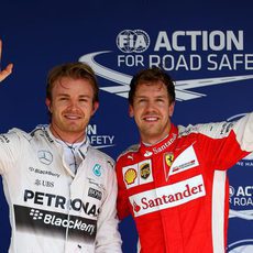 Nico Rosberg y Sebastian Vettel saludan a los aficionados