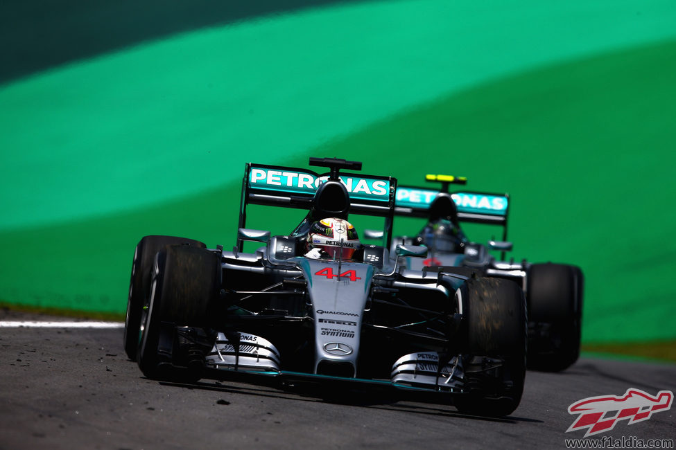 Lewis Hamilton queda a menos de una décima de Nico Rosberg