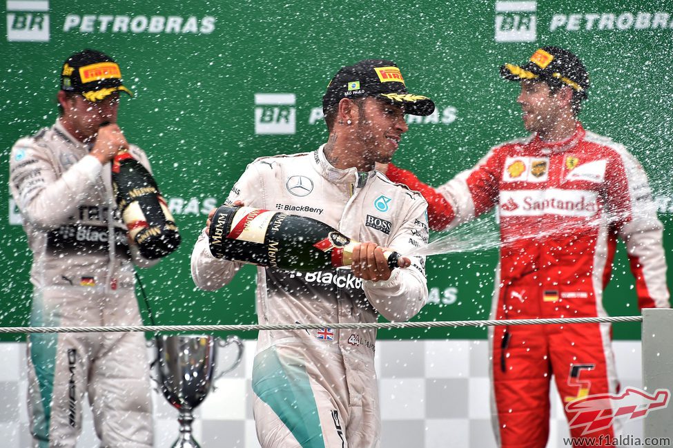 Celebraciones en el podio para Vettel, Rosberg y Hamilton