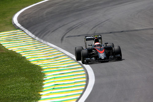 Jenson Button rodando durante la sesión de clasificación