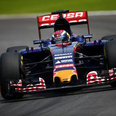 Max Verstappen rodando durante la sesión de clasificación