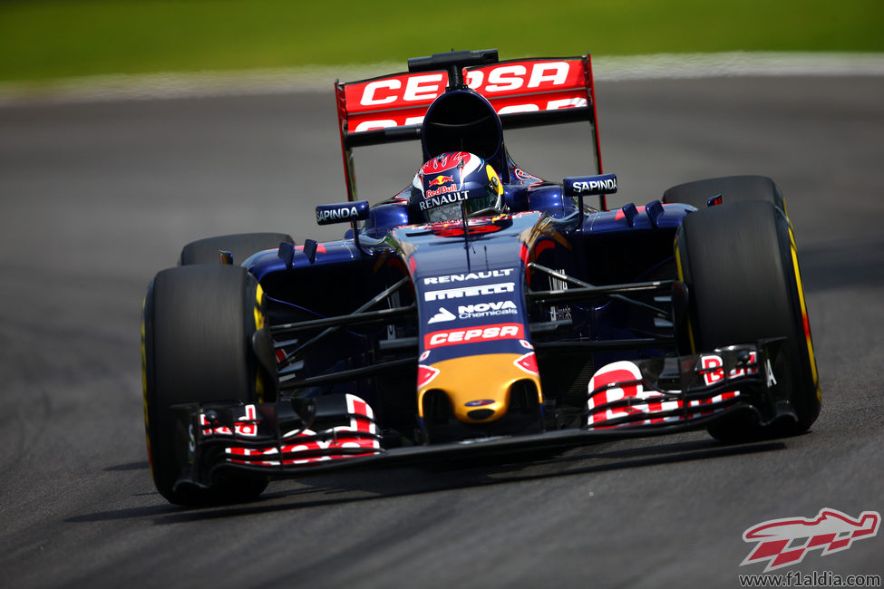 Max Verstappen rodando durante la sesión de clasificación